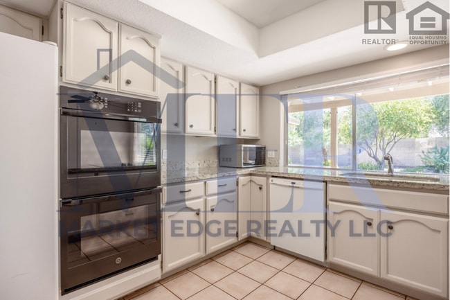 Building Photo - 4Bed/2.5Bath House at 56th/Cactus! $4499 MOVE-IN SPECIAL! Move-In Ready on 04/09/2026!