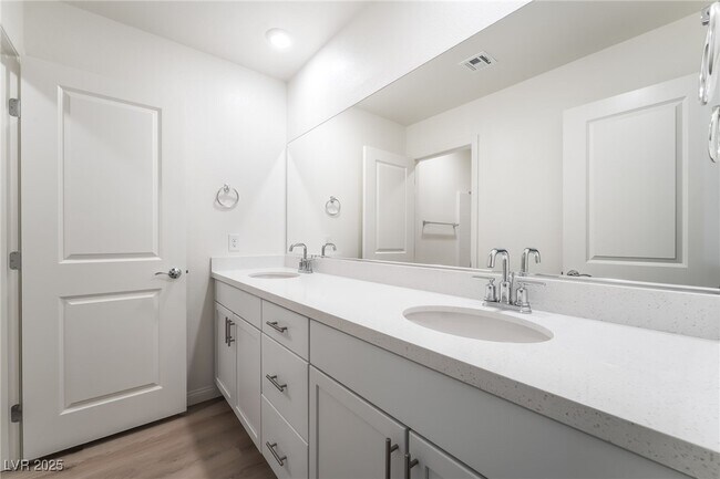 Building Photo - 1027 Gentle Swan