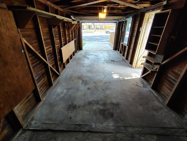 Building Photo - 701 Tuolumne Blvd