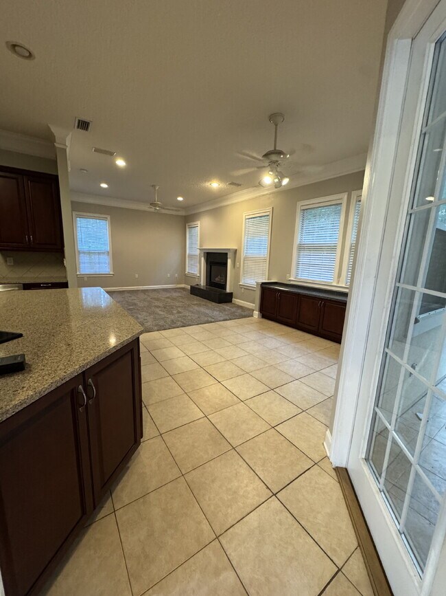 Building Photo - 4 bedroom 4 bath in gated community in Ora...