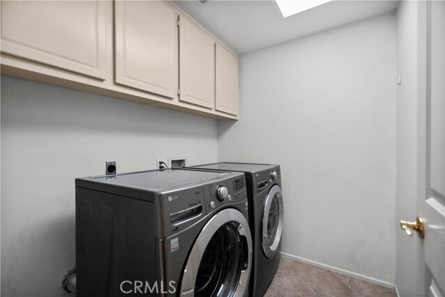 Building Photo - 18 Moonstone