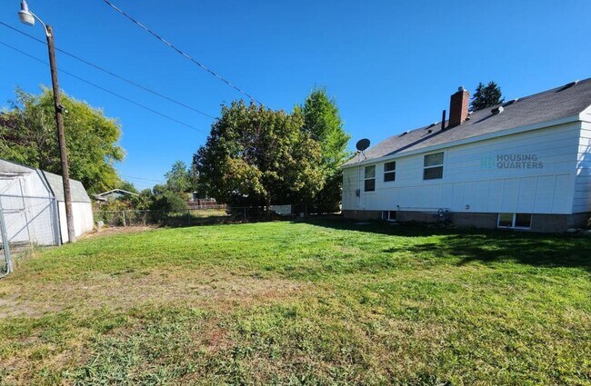 Building Photo - 2528 W Wabash Ave