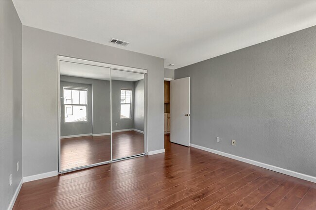 Building Photo - 929 Monarch Cir