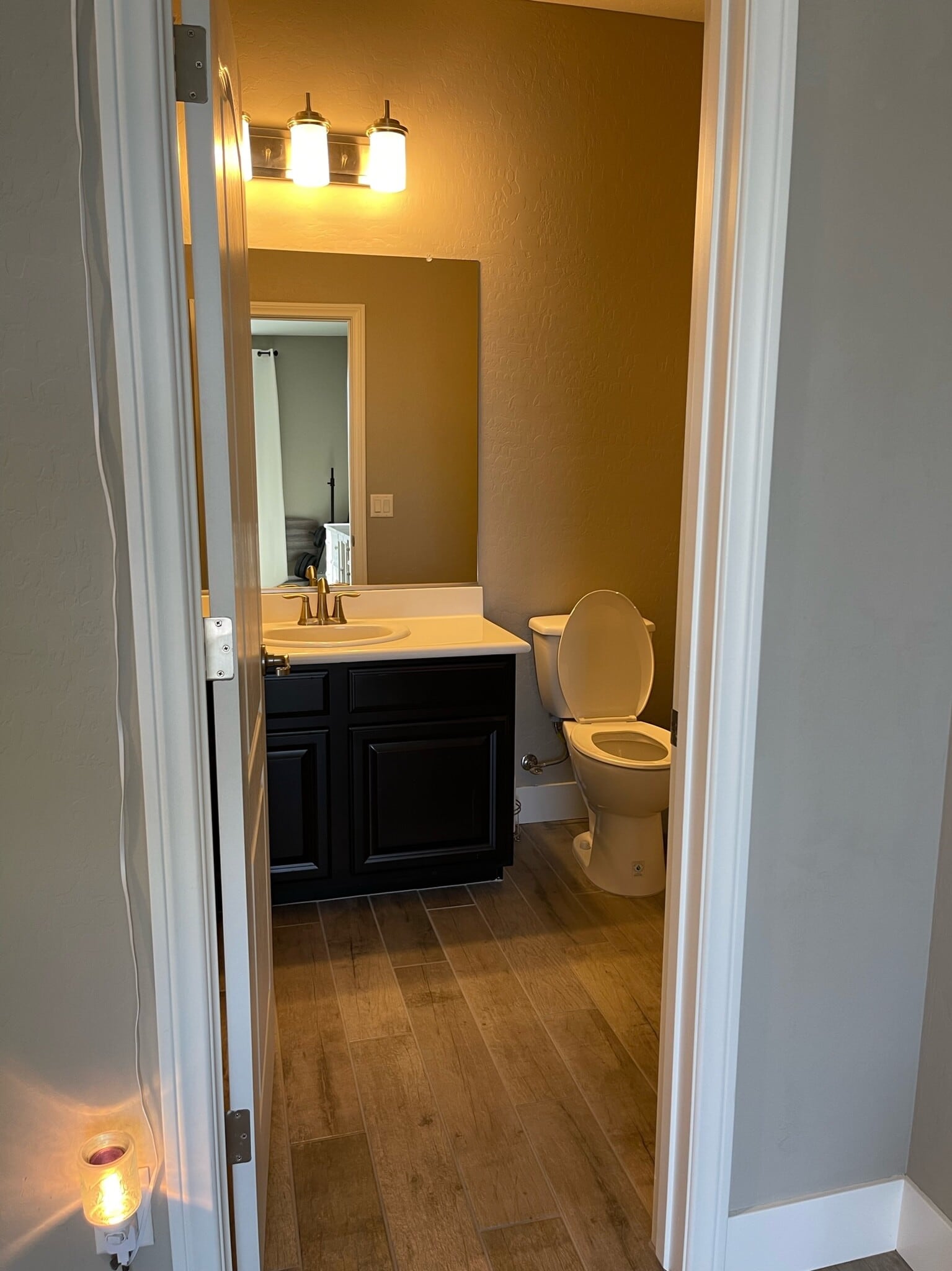 powder room - 10647 Marble Arch St