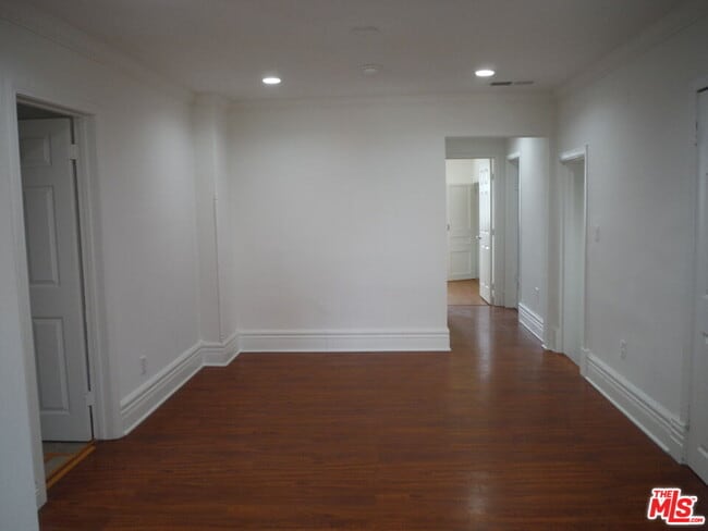 Building Photo - 1805 W 12th Pl