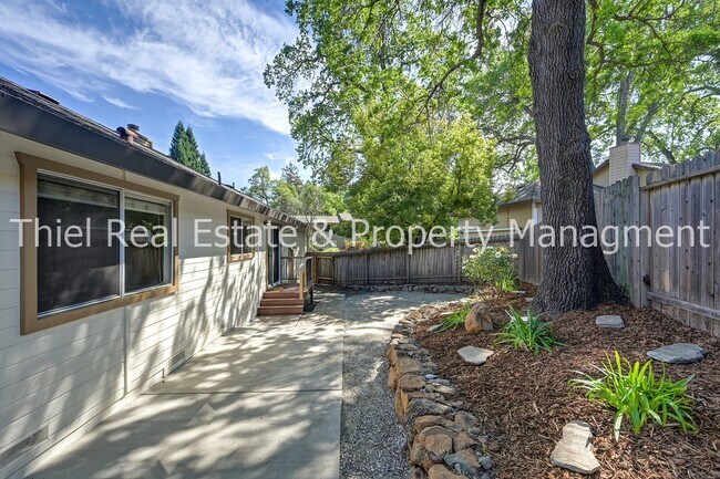 Building Photo - 2277 Knollwood Dr