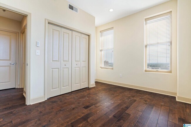 Building Photo - 2024 2nd Ave N