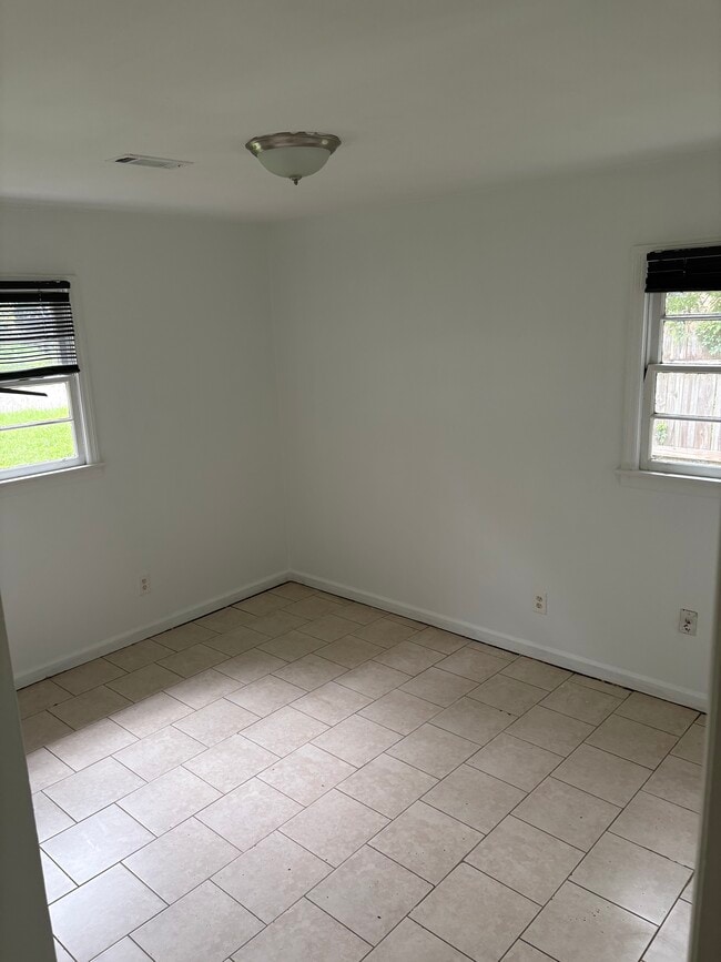 Building Photo - 3430 Flintstone Ct