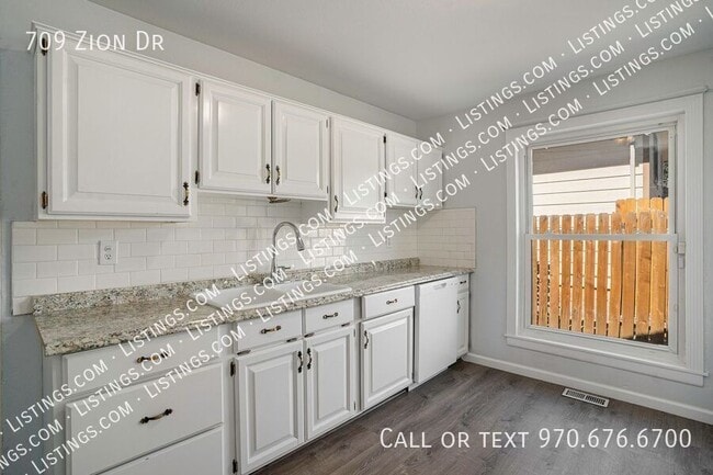 Building Photo - 709 Zion Dr