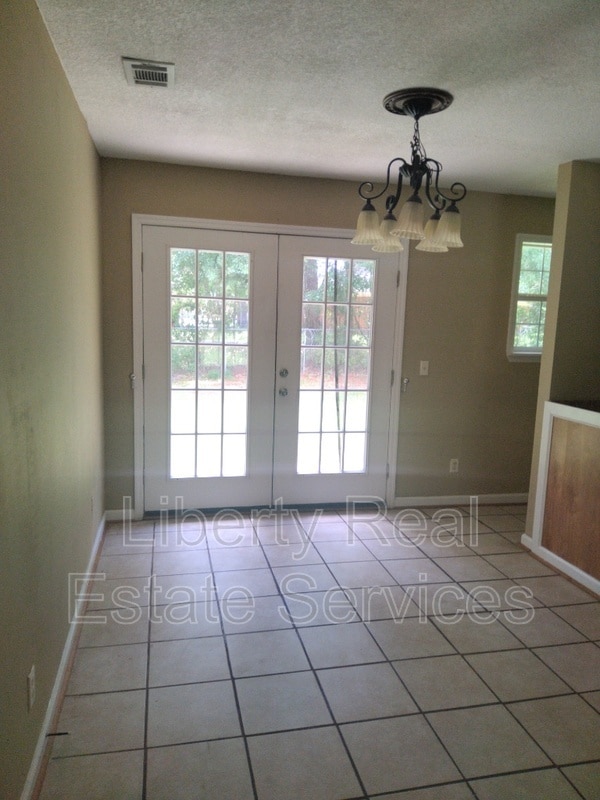 Building Photo - 927 Greenbriar Ct