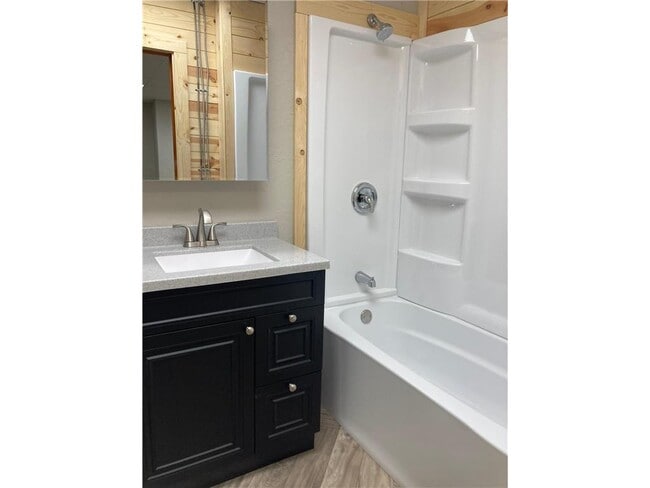 Building Photo - 219 6th St