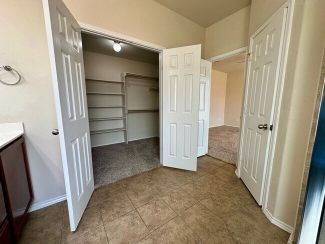 Building Photo - 9917 Desperado Dr