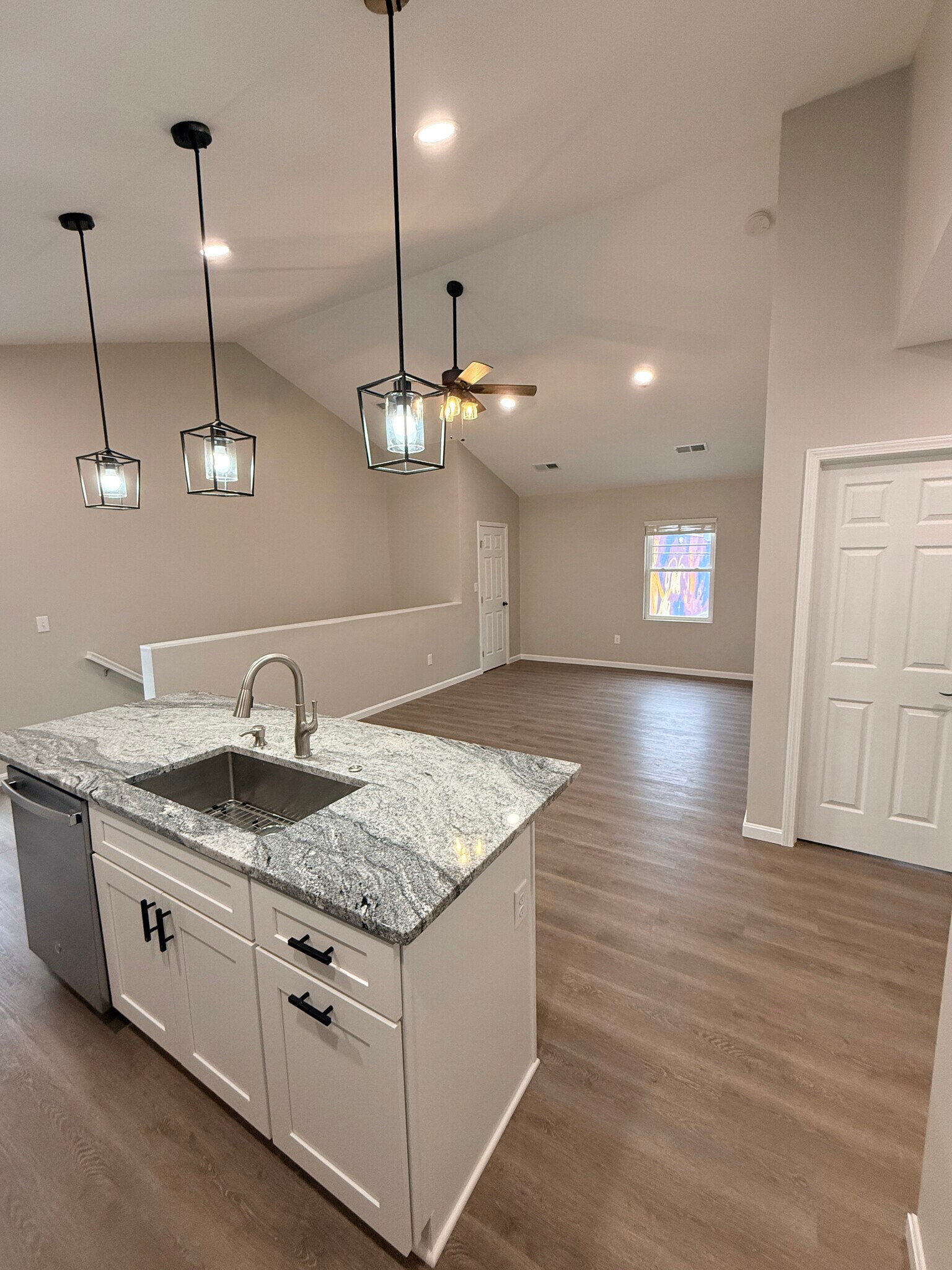 Building Photo - 737 Oak St