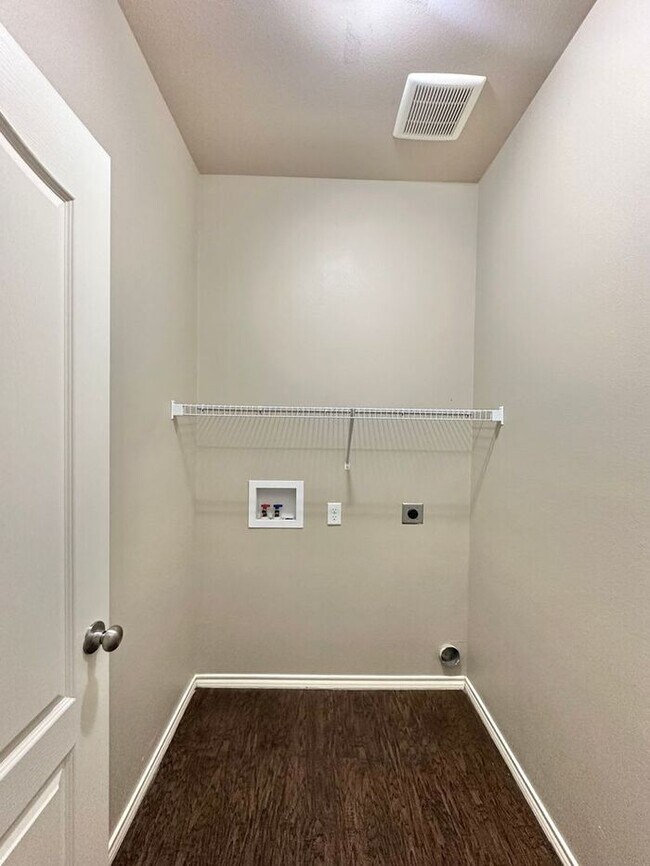 Building Photo - Cozy 4 Bedroom2 Bath Home in West Tyler!