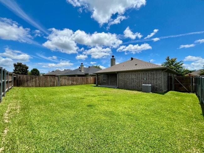 Building Photo - 2520 Meadowglen Ct