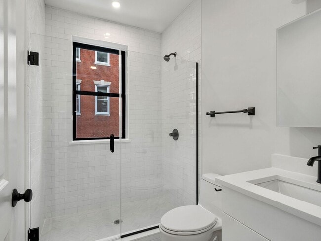 Building Photo - Renovated 2 Bed in the Heart of the North End | In-Unit Laundry | Pet Friendly | 9/1