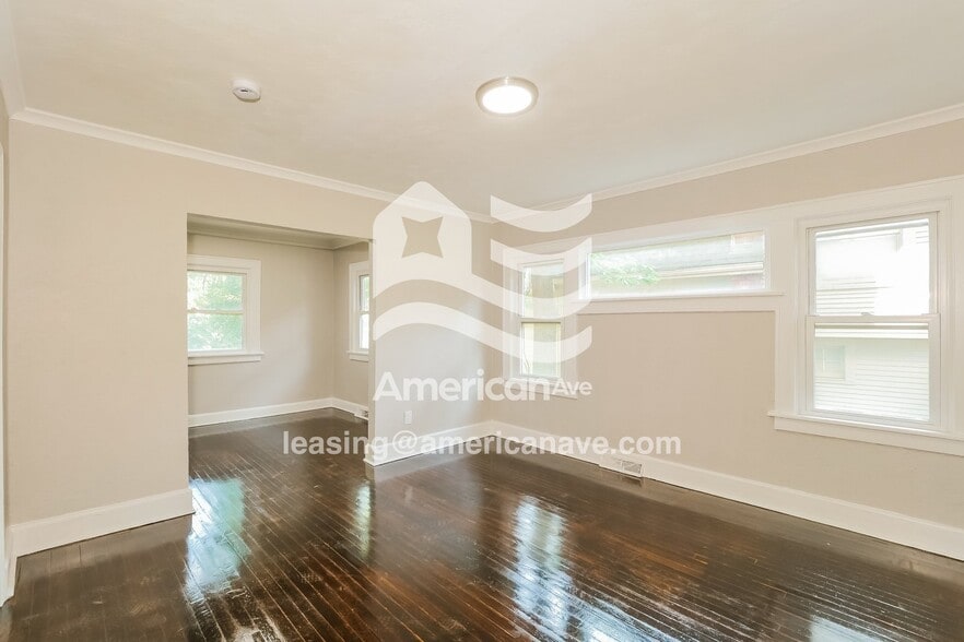 Building Photo - 1305 E 59th St