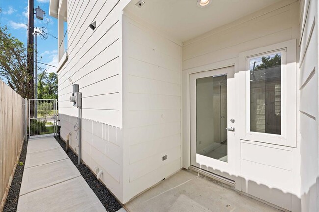 Building Photo - 5314 Suez St