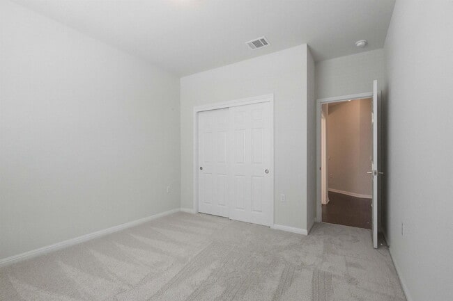 Building Photo - 924 Falkland Trace