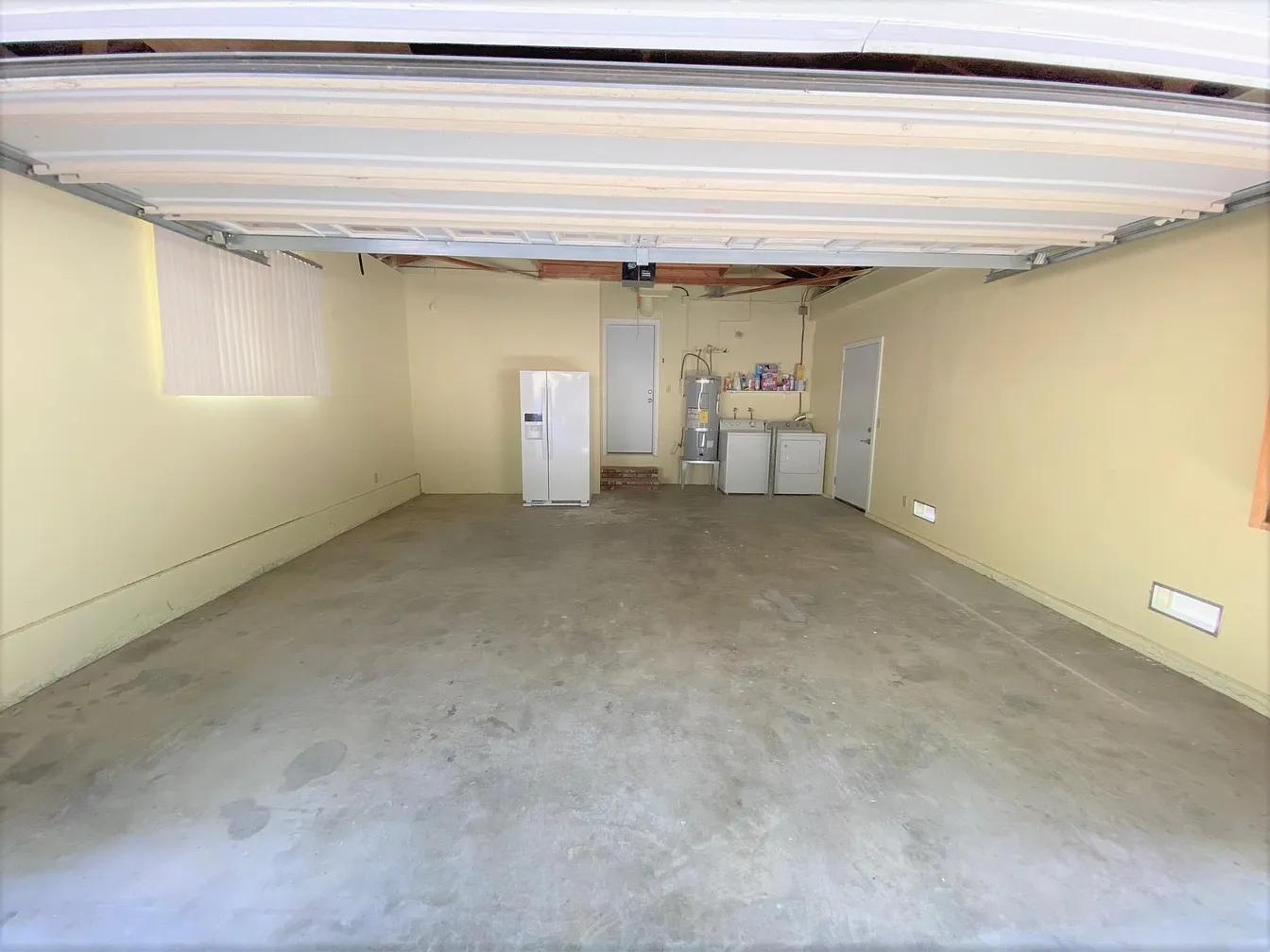 Building Photo - 39220 San Francisquito Canyon Rd