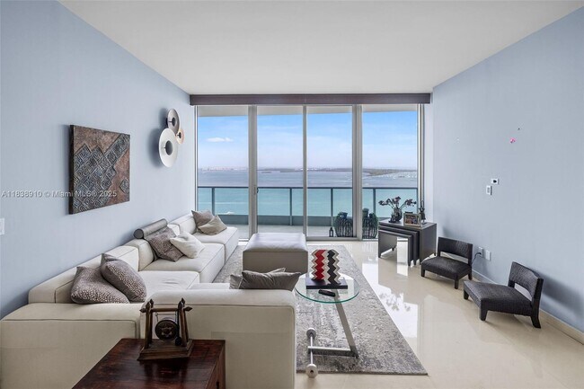 Building Photo - 1331 Brickell Bay Dr