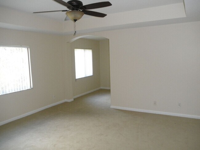 Building Photo - Thousand Oaks