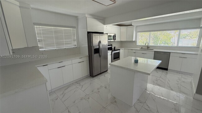 Building Photo - 6365 Miami Lakeway S
