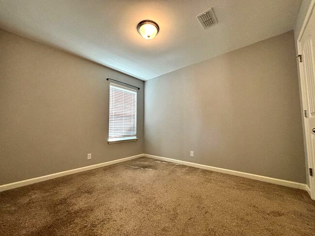 Building Photo - 2431 Hollis Dr