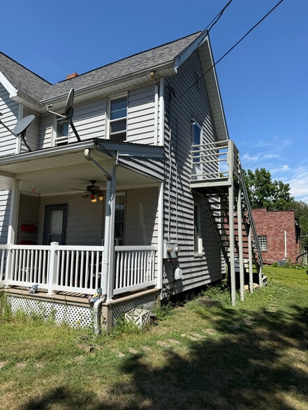Building Photo - 818 North Ave NE