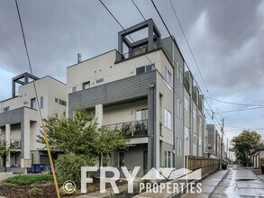 Building Photo - Beautiful townhome in the Sloans Lake Neighborhood.