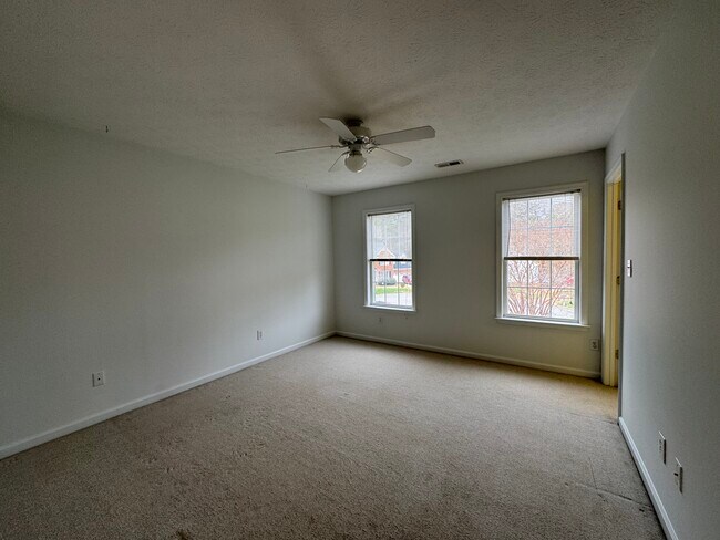 Building Photo - 307 Ludlow Dr