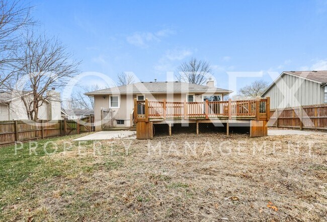 Building Photo - 3 Bdrm, 2.5 Bath move in ready in Lee's Su...