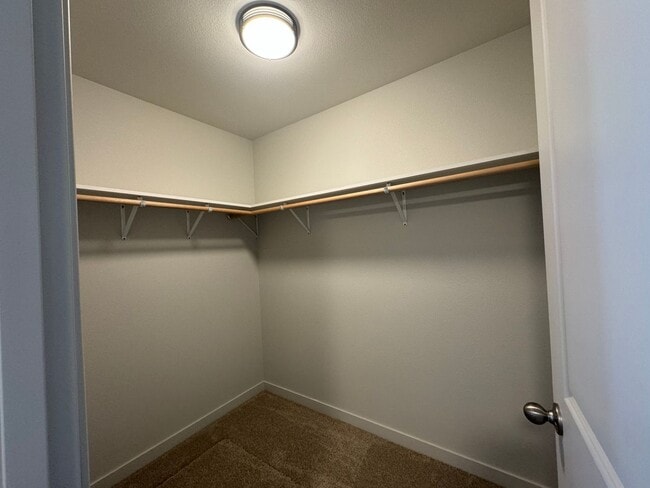 Building Photo - Newer 3 Bed 2 Bath Home In Roseburg