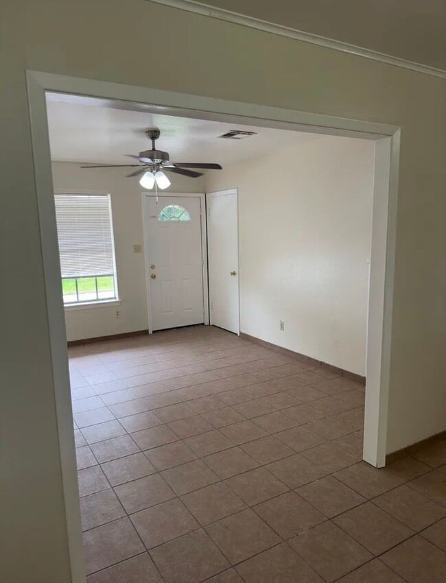 Building Photo - 214 Guidry Rd