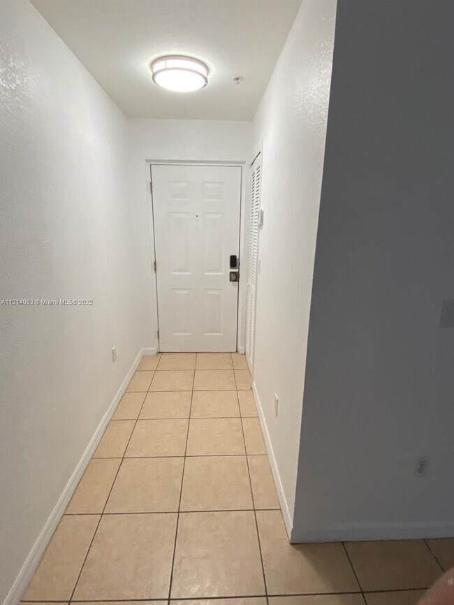 Building Photo - 650 Palm Ave