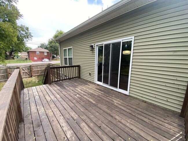 Building Photo - Beautiful 3 Bed 2 Bath in Madison - Newer Construction