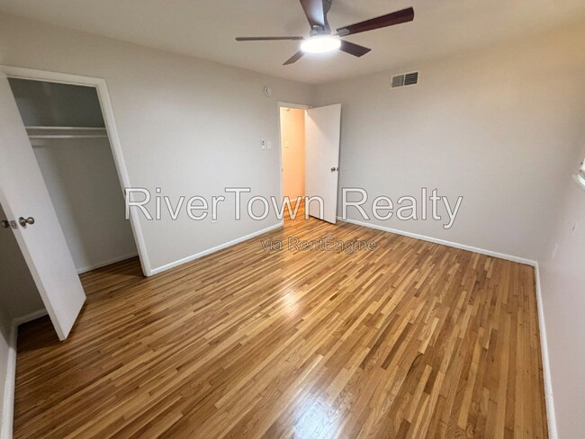 Building Photo - 1327 Busby Ave
