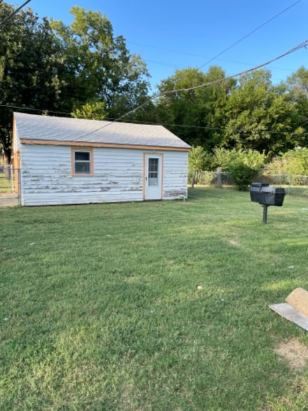 Building Photo - 1804 E 23rd St N