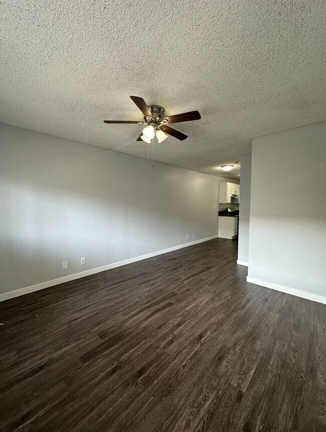 Interior Photo - 124 E 12th St