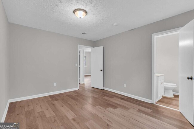 Building Photo - 3368 Lincolndale Ct