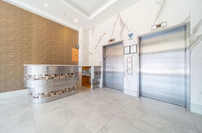 Building Photo - Charming 1BR Condo in Rego Park