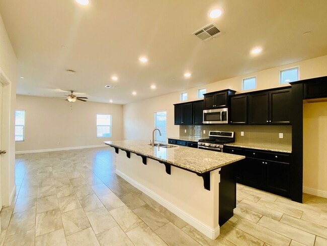 Building Photo - $3,195 Leonard & Shaw, 5 Beds - Alamos Ave...