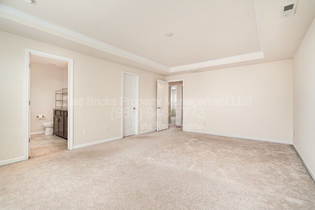 Building Photo - 493 Twelve Oaks Ln