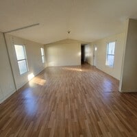 Building Photo - White Oak Properties