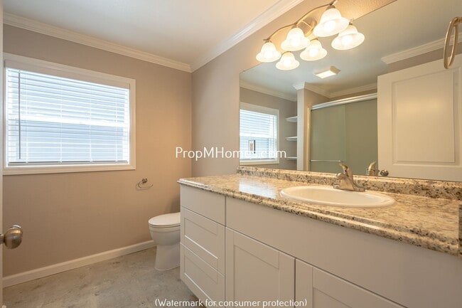 Building Photo - Updated Three Bedroom Home in Milwaukie Heights!