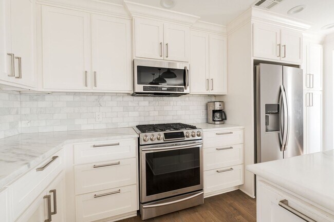 Building Photo - Beautiful Home in Nichols Hills + 3 bedrooms