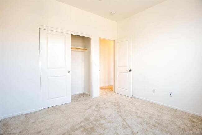 Building Photo - 516 Avenida Centro