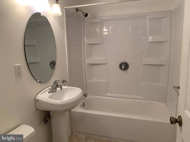 Building Photo - 6 Williams St