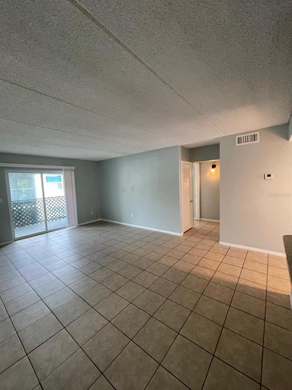 Building Photo - 2835 Somerset Park Dr