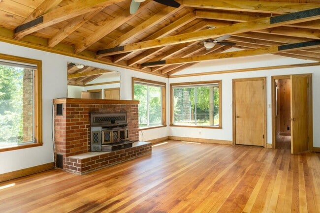 Building Photo - 2010 Outer Limits Ln